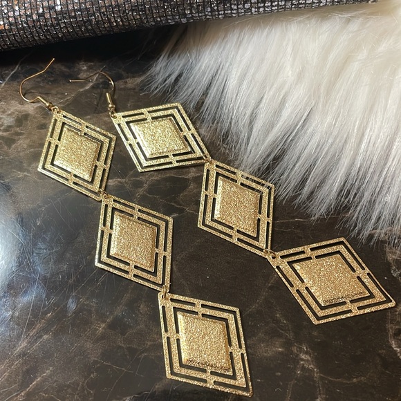 Fashion Nova Endless Trips Dangle Earrings - Picture 9 of 9